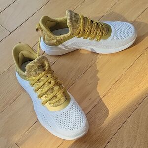 APL Ivory And Gold Metallic Techloom Tracer Low Top Sneaker